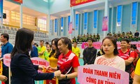 Bạn trẻ hào hứng thi giải cầu lông thanh niên, cán bộ Đoàn tỉnh Lạng Sơn 2022