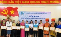 Khen thưởng phụ nữ tiêu biểu ở Cao Lộc.