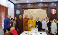 Phái đoàn liên tôn các tôn giáo làm việc tại Chùa Thành. Ảnh: Duy Chiến 