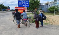 Thất nghiệp vì dịch COVID-19, 4 mẹ con đạp xe từ Đồng Nai về Nghệ An.
