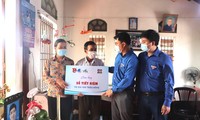 Tặng sổ tiết kiệm 200 triệu đồng cho gia đình hai gương dũng cảm quên mình cứu bạn