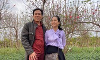 Vợ chồng NSƯT Đỗ Kỷ-NSND Lan Hương đi vườn đào