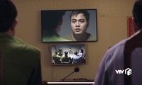 Lê Hoàng bị chất vấn cung tuy nhiên ko dám khai gì vì thế bị đe dọa