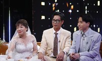 Bố mẹ ca sĩ Đức Phúc bất ngờ lên sân khấu trong trang phục cưới
