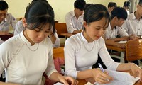 Học sinh trường THPT Hồ Nghinh trong một giờ học. 