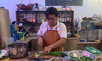 Bán đất của mẹ để khởi nghiệp, hốt bạc nhờ trà sữa từ... tôm nướng