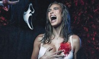 Ảnh nội y của vợ Justin Bieber trong dịp Halloween gây bão mạng