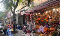 Phố bán đồ trang trí Halloween ở Sài Gòn vẫn im lìm trước ngày cận Lễ