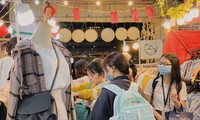TP. HCM: Hàng quán bắt đầu nhộn nhịp trở lại