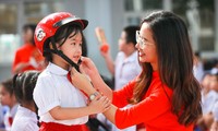 Honda Việt Nam tặng 2 triệu mũ bảo hiểm cho học sinh năm học 2023-2024