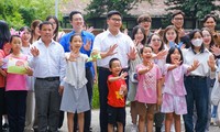 Sinh viên NEU cùng lưu học sinh Lào mang niềm vui trung thu đến Làng trẻ em SOS tại Hà Nội