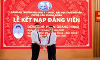 Được trở thành Đảng viên là niềm tự hào to lớn đối với nam sinh trường Y quê Bắc Giang