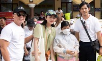 Vân Trang, Thúy Diễm, Thanh Thức cùng NTK Đinh Văn Thơ chia sẻ khó khăn với bà con Bình Định