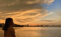 Hoàng hôn hồ Tây: Điểm check-in, thư giãn của giới trẻ Hà Thành
