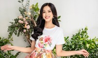Cùng Hoa hậu Đỗ Thị Hà chọn một bộ váy hoa cho mùa Xuân thêm rực rỡ