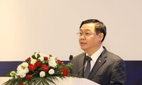 Bí thư Thành ủy Hà Nội Vương Đình Huệ phát biểu tại tọa đàm