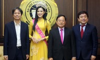 ĐH Kinh tế Quốc dân tự hào nữ sinh đầu tiên đăng quang Hoa hậu Việt Nam