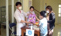 Tặng quà, khám chữa bệnh, phát thuốc miễn phí cho người dân huyện đảo Bạch Long Vĩ 