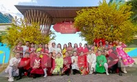 Văn nghệ sỹ, tình nguyện viên hào hứng check-in &apos;Phố ông đồ 2022&apos; trước ngày khai mạc