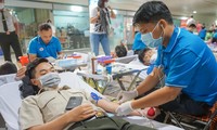 Đoàn viên, thanh niên sân bay Tân Sơn Nhất hưởng ứng chương trình hiến máu tình nguyện &apos;Chủ nhật Đỏ&apos;