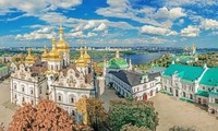 Quốc gia này lớn số 1 ở trọn vẹn nhập châu Âu?