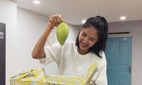 Sinh nhật đúng thời dịch bệnh Covid, Hoàng Thuỳ được tặng toàn quà độc 