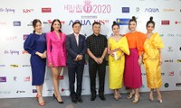 Rộn ràng thảm đỏ họp báo Vòng Bán kết toàn quốc Hoa hậu Việt Nam 2020 