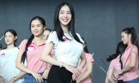 Thí sinh Hoa hậu Việt Nam miệt mài ráp sân khấu trước chung khảo