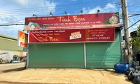 Nửa đêm xông vào phòng ngủ đâm chết tình địch vì ghen tuông