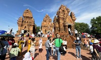 Hàng vạn người tham gia lễ hội Katê 2023 ở Ninh Thuận 