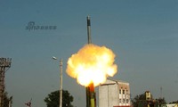 [ẢNH] Tên lửa BrahMos tầm bắn hơn 400km rời bệ phóng