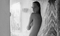 &apos;Búp bê Nga&apos; Sasha Pivovarova khoả thân quá gợi cảm dưới ống kính của chồng 