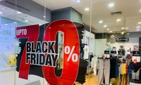 Black Friday: Hàng hiệu đua giảm giá &apos;khủng&apos; vẫn... ế