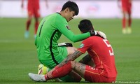 &apos;Tân binh Trung Quốc run đến nỗi thăm nhà vệ sinh liên tục trước trận&apos;