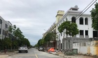 Các công trình có kiến trúc như biệt thự tại CCNLN Dương Liễu (Hoài Đức, Hà Nội). Ảnh: Long Vân