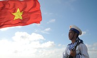 Việt Nam phủ nhận &apos;Trung Quốc hoạt động ở biển Đông hơn 2.000 năm&apos;