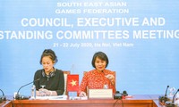 Bà Lê Thị Hoàng Yến, Phó Tổng cục trưởng Tổng cục TDTT, nêu ý tưởng SEA Games 31 không thuốc lá, thân thiện môi trường tại Hội nghị về vai trò của nữ giới trong các hoạt động thể thao ở Đông Nam Á. Ảnh: Bùi Lượng