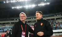 Truyền thông Trung Quốc bất ngờ ca ngợi HLV Troussier, muốn Jankovic noi theo