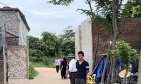 Sau khi uống rượu, gã trai mang dao gây thảm án tại nhà của vợ hờ