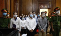 Các bị cáo tại phiên tòa. Ảnh: PV