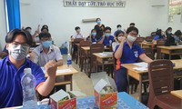 Học sinh TPHCM hào hứng đi học trở lại sau hơn 7 tháng ở nhà học trực tuyến. Ảnh: Nguyễn Dũng 