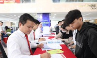 Học phí đầu năm học đang là gánh nặng của nhiều sinh viên khó khăn ảnh minh họa: Nguyễn Dũng