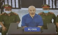 Bị cáo Ðường “Nhuệ” tại phiên xử ngày 18/8 (ảnh chụp qua màn hình tivi) Ảnh: Hoàng Long 