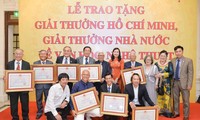 Đang chi trả tiền thưởng Giải thưởng Hồ Chí Minh, Giải thưởng Nhà nước