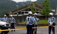 Cảnh sát tại trung tâm người khuyết tật Tsukui Yamayuri En, nơi vụ thảm sát xảy ra. Ảnh: AFP