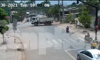 Xe ben ôm cua cán 4 người trong một gia đình thương vong