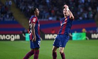 Lewandowski ăn mừng bàn thắng