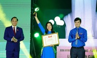 Trao giải thưởng Lương Định Của cho 42 gương thanh niên nông thôn