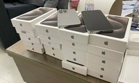 Thanh niên xách 22 điện thoại iPhone 15 Pro Max bị giữ ngay tại sân bay