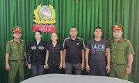 Bắt nhóm cho vay nặng lãi tạt sơn vào nhà con nợ